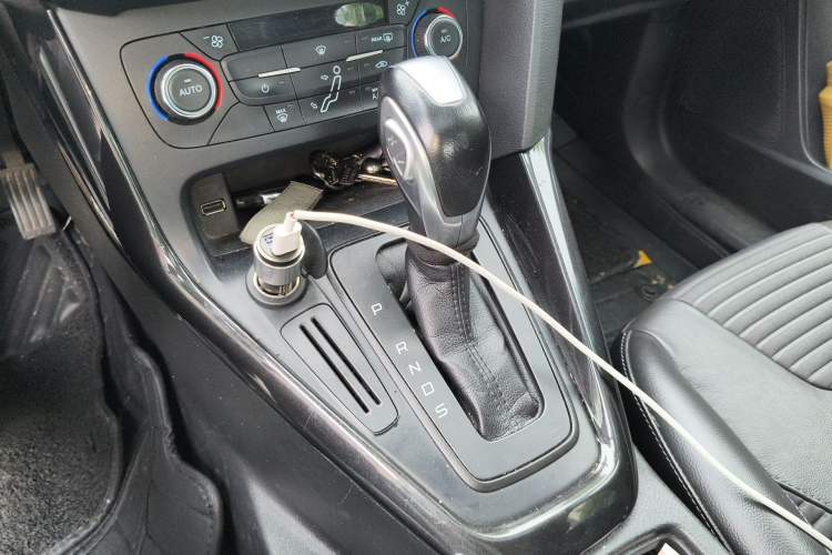 Used Ford Focus 2017 Sedan 1.6L Automatic Fashion Edition Smart Drive Version Gear Lever