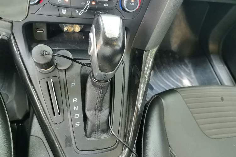 Used Ford Focus 2017 Sedan 1.6L Automatic Fashion Edition Smart Drive Version Gear Lever