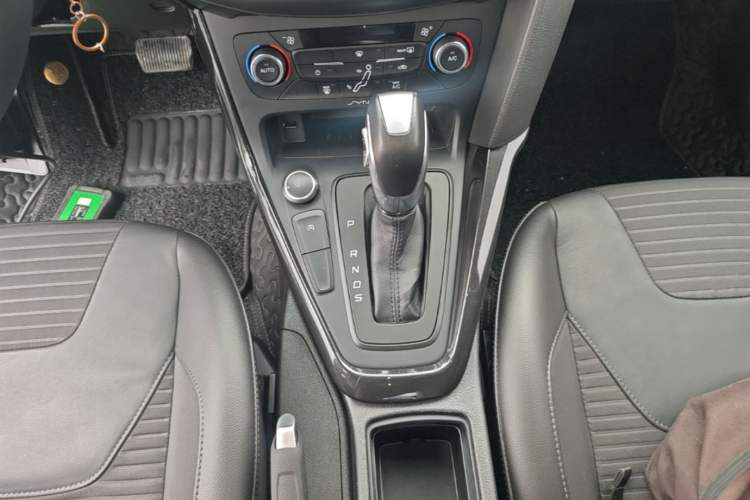 Used Ford Focus 2017 Sedan EcoBoost 180 Automatic Elite Model Gear Lever