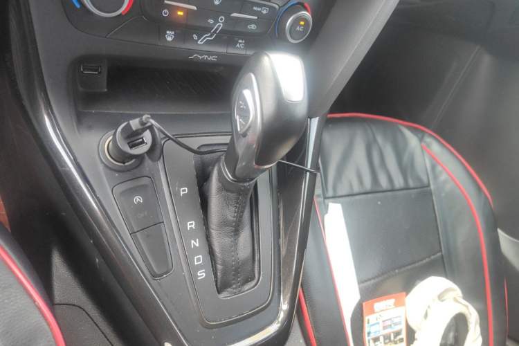Used Ford Focus 2017 Sedan EcoBoost 180 Automatic Elite Model Gear Lever
