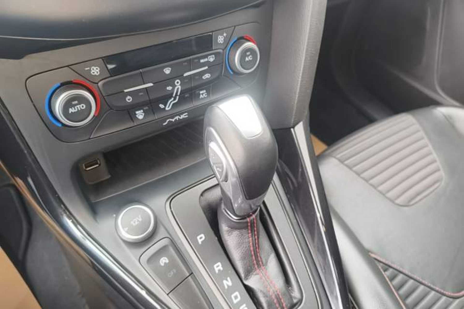 Used Ford Focus 2017 1.5T CTCC White and Black Limited Edition Gear Lever