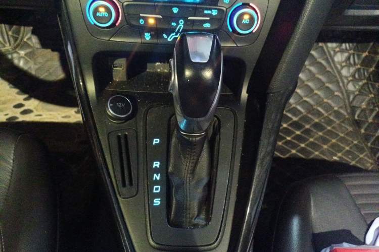 Used Ford Focus 2017 Hatchback 1.6L Automatic Fashion Edition Smart Drive Version Gear Lever