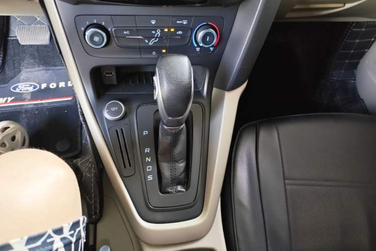 Used Ford Focus 2017 Sedan 1.6L Automatic Comfort Plus SmartDrive Edition Gear Lever