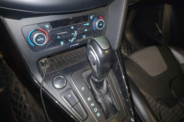 Used Ford Focus 2017 Sedan EcoBoost 180 Automatic Elite Model Gear Lever