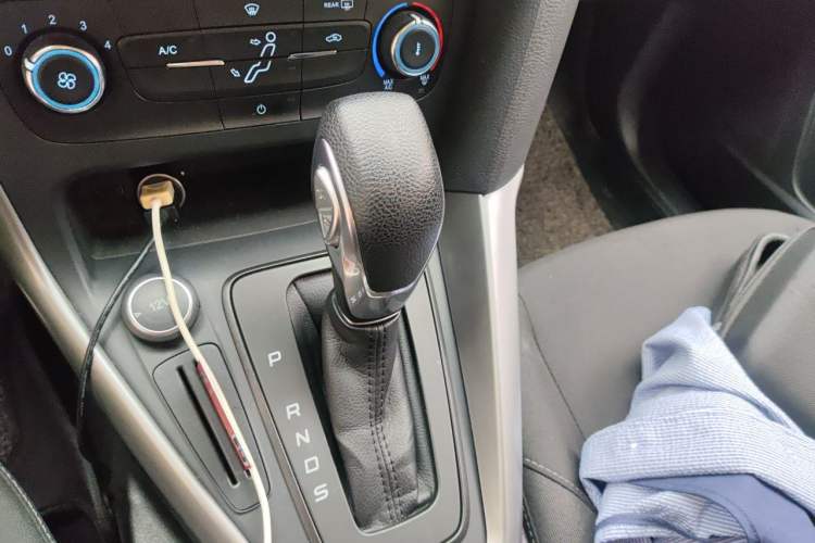 Used Ford Focus 2017 Hatchback 1.6L Automatic Comfort Plus SmartDrive Edition Gear Lever