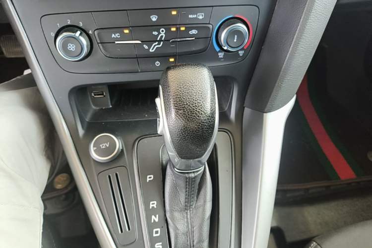 Used Ford Focus 2017 Hatchback 1.6L Automatic Comfort Plus SmartDrive Edition Gear Lever