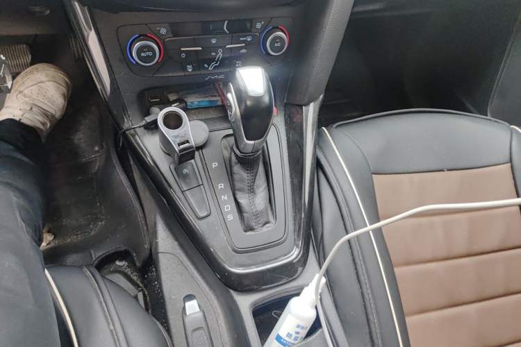 Used Ford Focus 2017 Hatchback EcoBoost 180 Automatic Elite Model Gear Lever