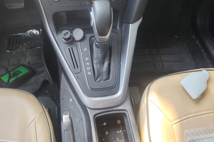 Used Ford Focus 2017 Hatchback 1.6L Automatic Comfort Plus SmartDrive Edition Gear Lever