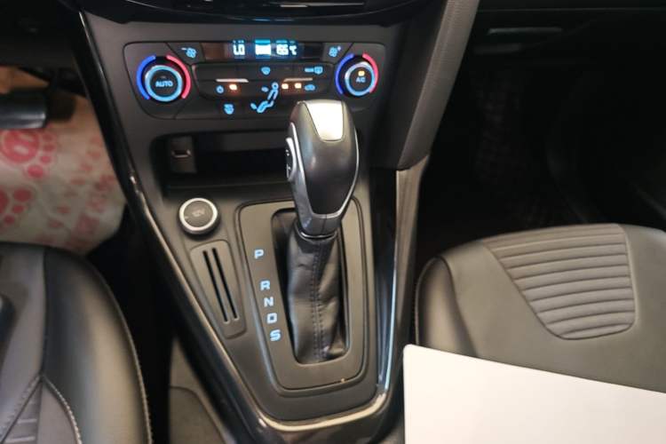 Used Ford Focus 2017 Sedan 1.6L Automatic Fashion Edition Smart Drive Version Gear Lever