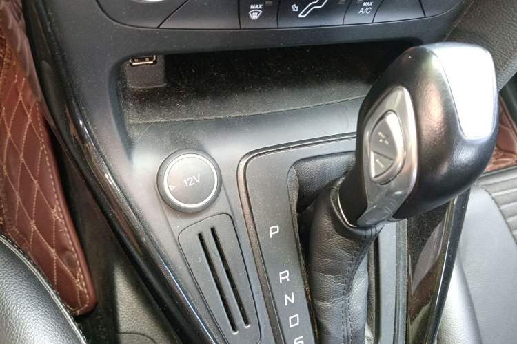 Used Ford Focus 2017 Hatchback 1.6L Automatic Fashion Edition Smart Drive Version Gear Lever