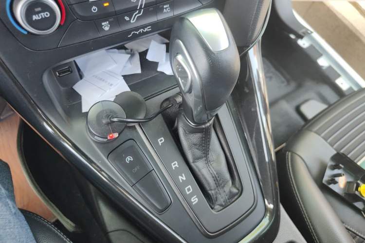 Used Ford Focus 2017 Hatchback EcoBoost 180 Automatic Elite Model Gear Lever
