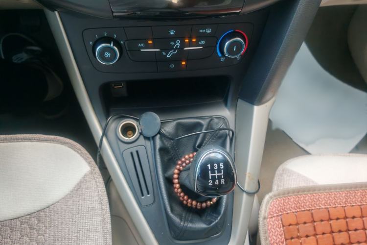 Used Ford Focus 2017 Sedan 1.6L Manual Comfort Plus SmartDrive Edition Gear Lever