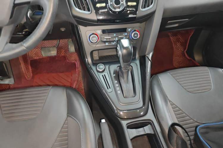 Used Ford Focus 2017 Sedan 1.6L Automatic Fashion Edition Smart Drive Version Gear Lever