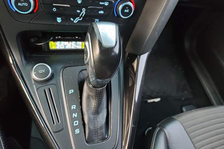 Used Ford Focus 2017 Hatchback 1.6L Automatic Fashion Edition Smart Drive Version Gear Lever