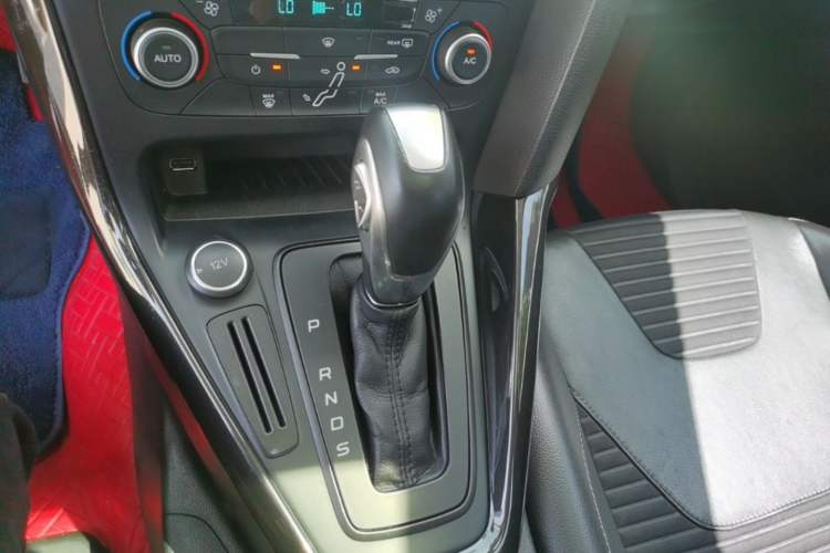 Used Ford Focus 2017 Hatchback 1.6L Automatic Fashion Edition Smart Drive Version Gear Lever