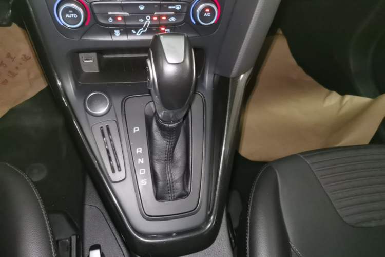 Used Ford Focus 2017 Hatchback 1.6L Automatic Fashion Edition Smart Drive Version Gear Lever