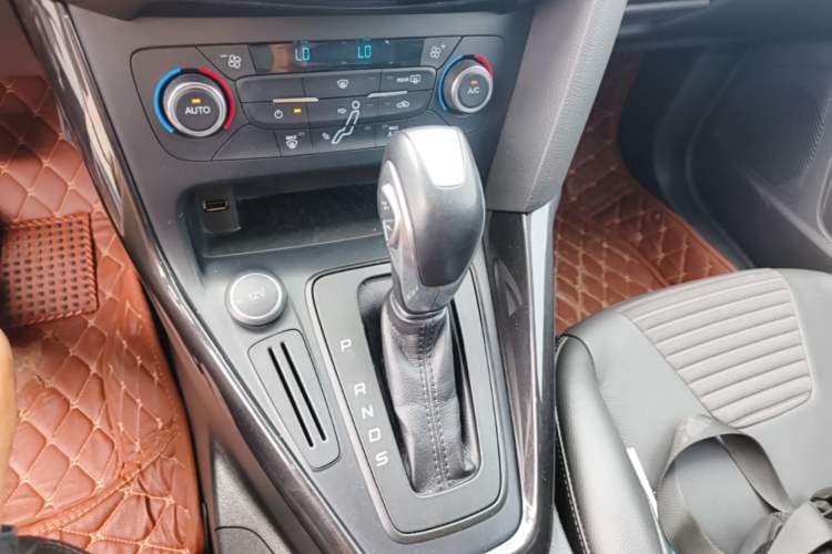 Used Ford Focus 2017 Sedan 1.6L Automatic Fashion Edition Smart Drive Version Gear Lever