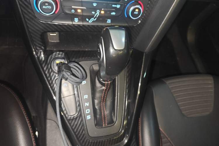 Used Ford Focus 2017 1.5T CTCC White and Black Limited Edition Gear Lever
