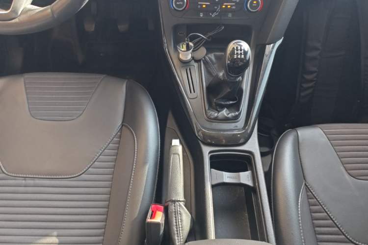 Used Ford Focus 2017 Sedan 1.6L Manual Fashion Edition Smart Drive Version Gear Lever