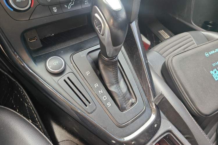 Used Ford Focus 2017 Sedan 1.6L Automatic Fashion Edition Smart Drive Version Gear Lever