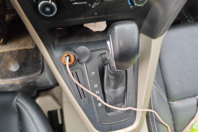 Used Ford Focus 2017 Sedan 1.6L Automatic Comfort Plus SmartDrive Edition Gear Lever