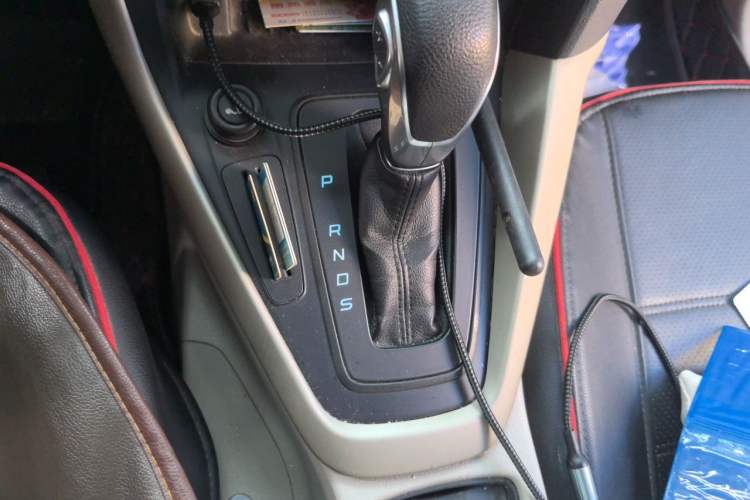 Used Ford Focus 2017 Sedan 1.6L Automatic Comfort Plus SmartDrive Edition Gear Lever
