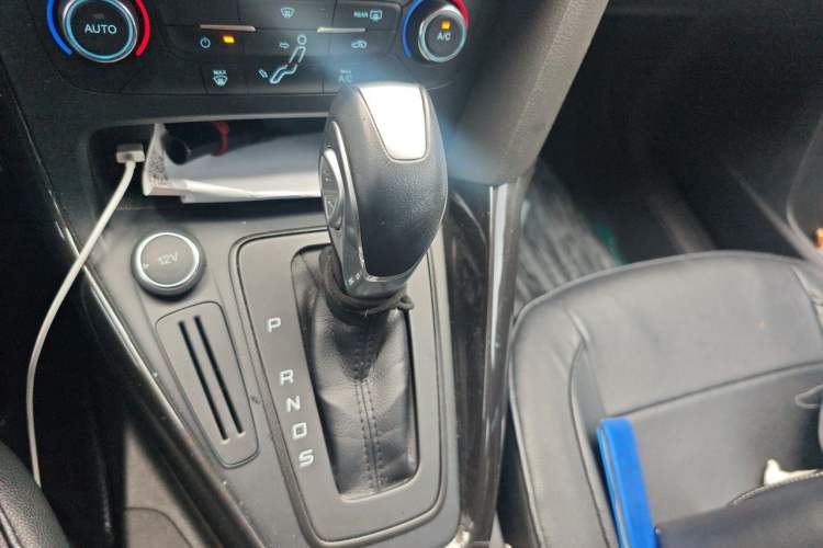 Used Ford Focus 2017 Sedan 1.6L Automatic Fashion Edition Smart Drive Version Gear Lever