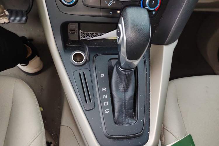 Used Ford Focus 2017 Sedan 1.6L Automatic Comfort Plus SmartDrive Edition Gear Lever