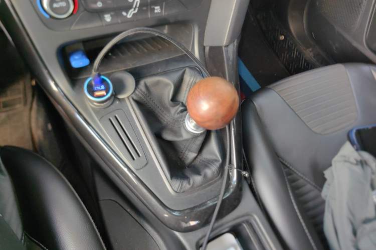 Used Ford Focus 2017 Sedan 1.6L Manual Fashion Edition Smart Drive Version Gear Lever