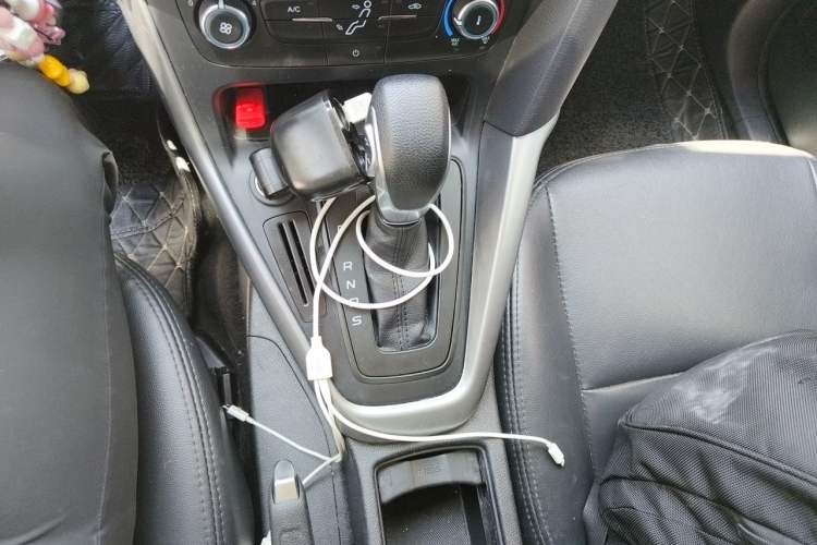 Used Ford Focus 2017 Hatchback 1.6L Automatic Comfort Plus SmartDrive Edition Gear Lever