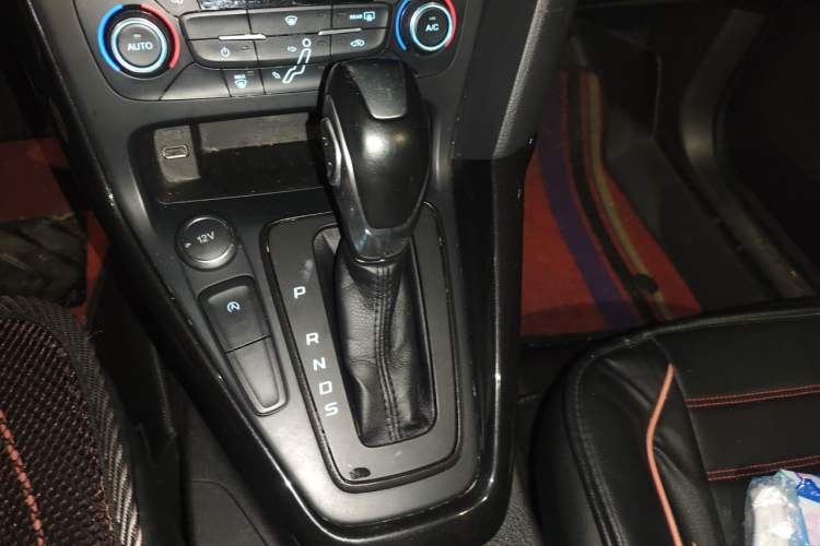 Used Ford Focus 2017 Sedan EcoBoost 125 Automatic Supreme Style SmartDrive Edition Gear Lever