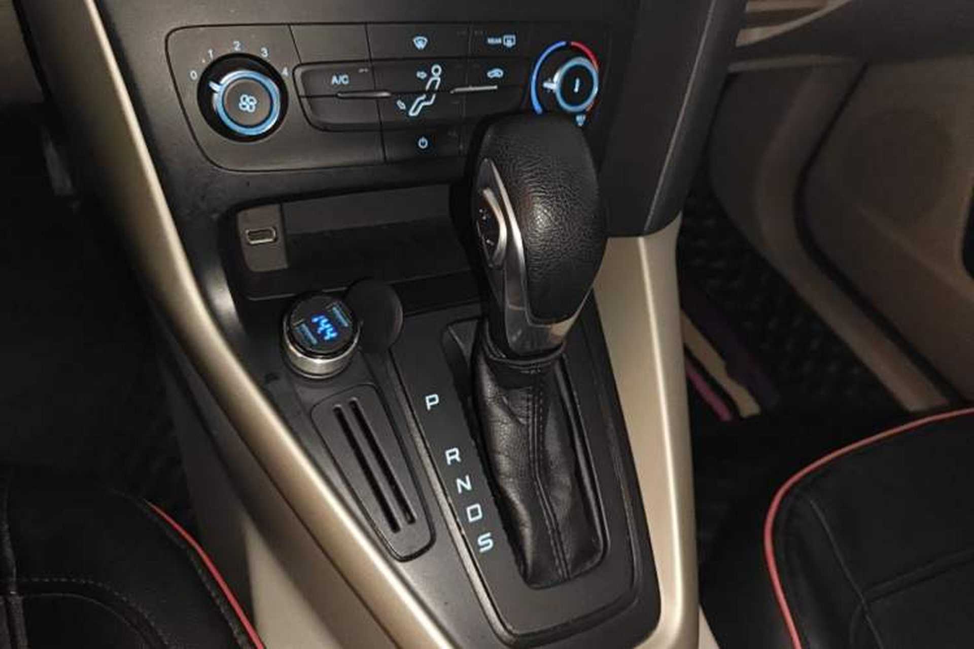 Used Ford Focus 2017 Sedan 1.6L Automatic Comfort Plus SmartDrive Edition Gear Lever