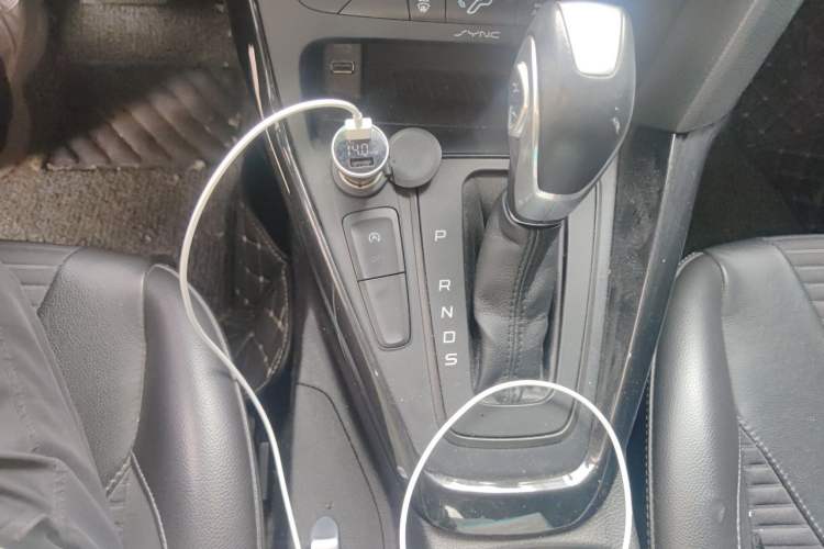 Used Ford Focus 2017 Sedan EcoBoost 180 Automatic Elite Model Gear Lever
