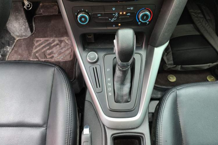 Used Ford Focus 2017 Hatchback 1.6L Automatic Comfort Plus SmartDrive Edition Gear Lever