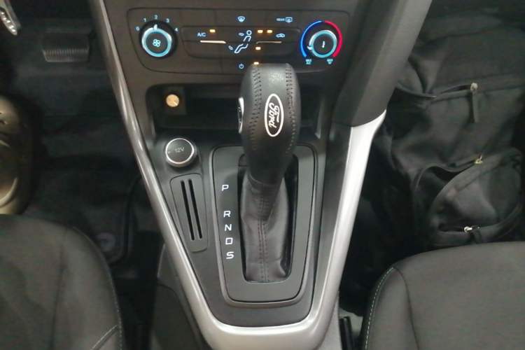Used Ford Focus 2017 Hatchback 1.6L Automatic Comfort Plus SmartDrive Edition Gear Lever
