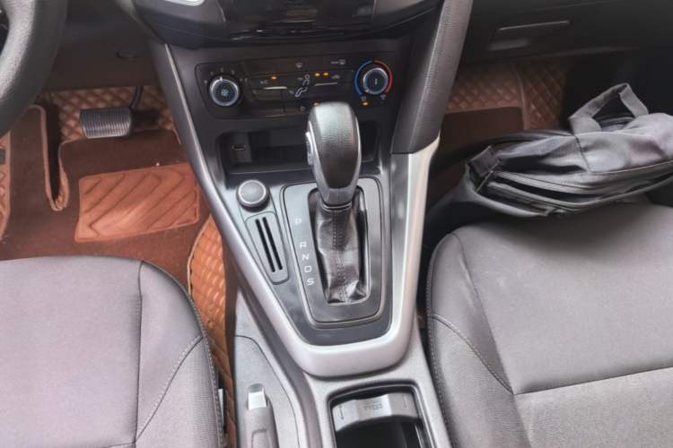 Used Ford Focus 2017 Hatchback 1.6L Automatic Comfort Plus SmartDrive Edition Gear Lever