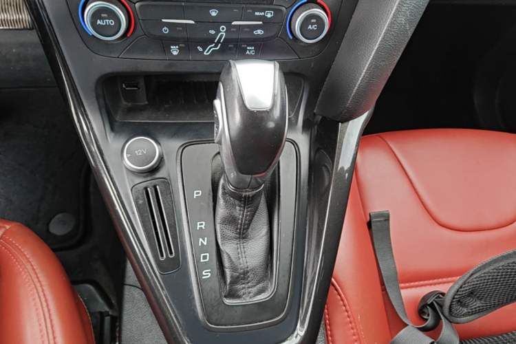 Used Ford Focus 2017 Hatchback 1.6L Automatic Fashion Edition Smart Drive Version Gear Lever