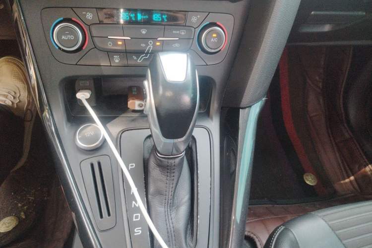 Used Ford Focus 2017 Hatchback 1.6L Automatic Fashion Edition Smart Drive Version Gear Lever