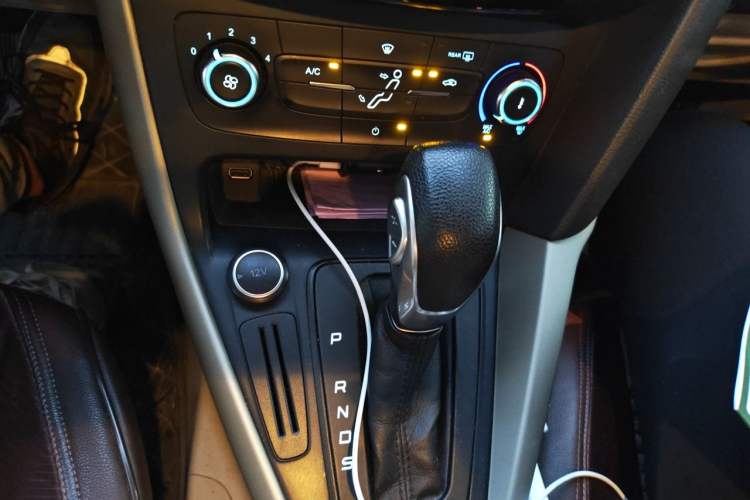 Used Ford Focus 2017 Sedan 1.6L Automatic Comfort Plus SmartDrive Edition Gear Lever