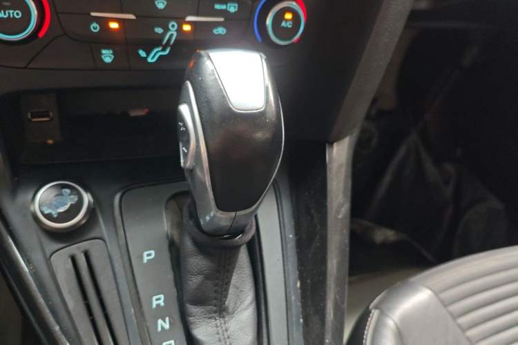 Used Ford Focus 2017 Hatchback 1.6L Automatic Fashion Edition Smart Drive Version Gear Lever