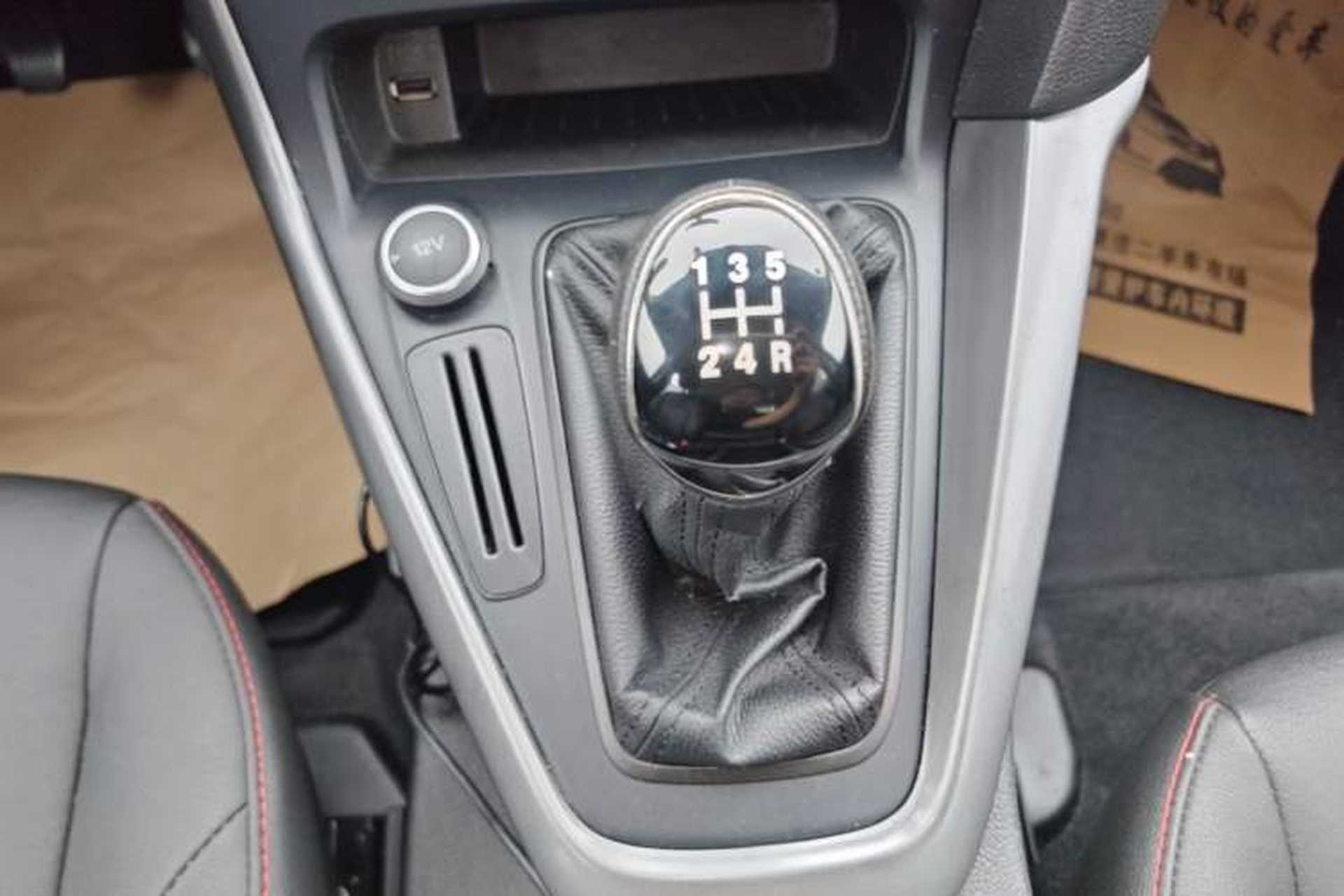Used Ford Focus 2017 Hatchback 1.6L Manual Comfort Plus SmartDrive Edition Gear Lever