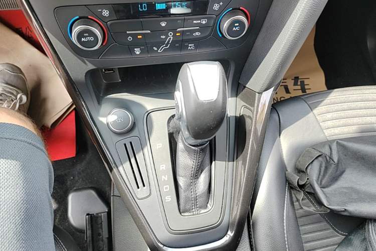 Used Ford Focus 2017 Sedan 1.6L Automatic Fashion Edition Smart Drive Version Gear Lever
