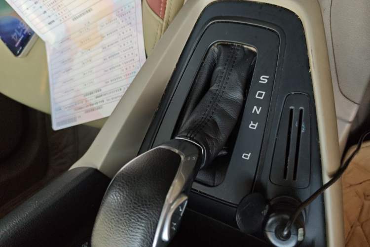Used Ford Focus 2017 Sedan 1.6L Automatic Comfort Plus SmartDrive Edition Gear Lever