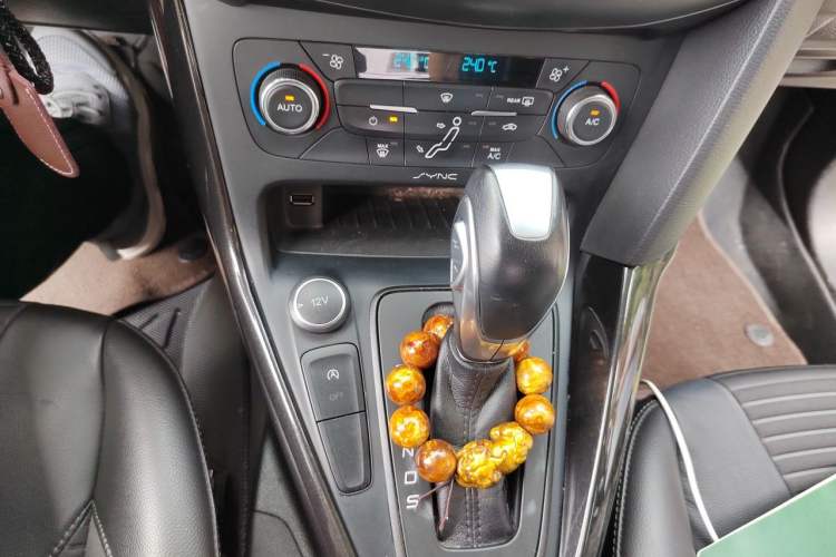 Used Ford Focus 2017 Sedan EcoBoost 180 Automatic Elite Model Gear Lever