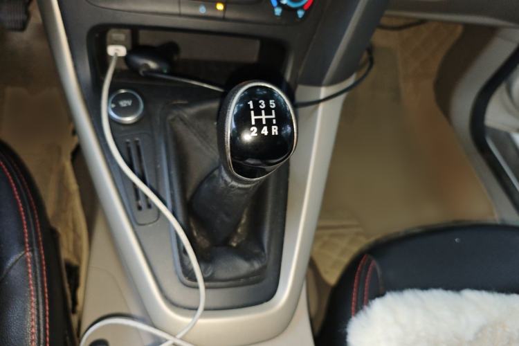 Used Ford Focus 2017 Sedan 1.6L Manual Comfort Plus SmartDrive Edition Gear Lever