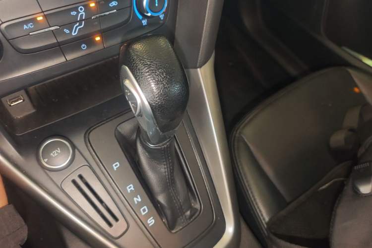 Used Ford Focus 2017 Hatchback 1.6L Automatic Comfort Plus SmartDrive Edition Gear Lever