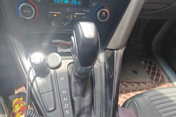 Used Ford Focus 2017 Hatchback EcoBoost 180 Automatic Elite Model Gear Lever