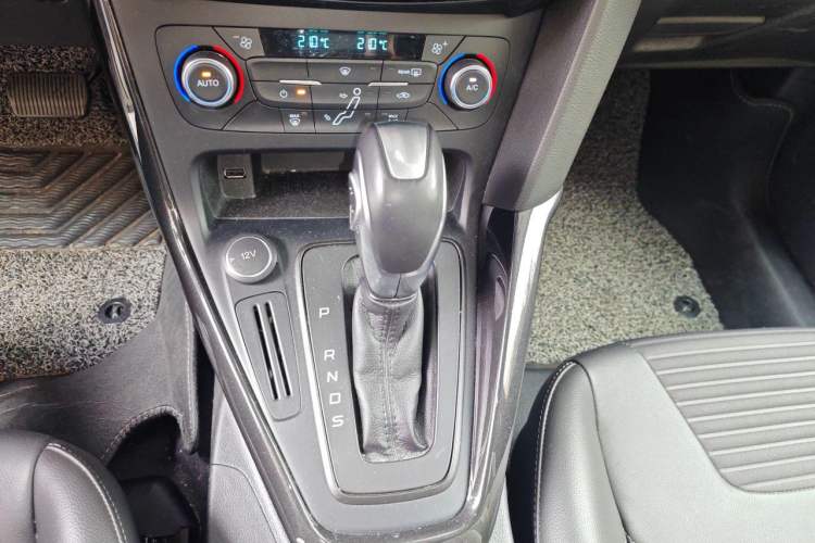 Used Ford Focus 2017 Hatchback 1.6L Automatic Fashion Edition Smart Drive Version Gear Lever