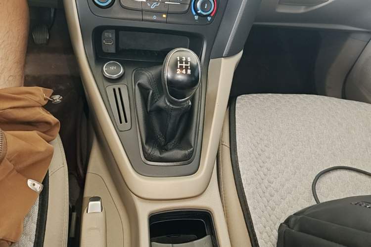 Used Ford Focus 2017 Sedan 1.6L Manual Comfort Plus SmartDrive Edition Gear Lever