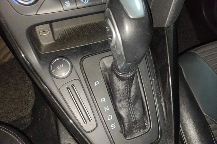 Used Ford Focus 2017 Hatchback 1.6L Automatic Fashion Edition Smart Drive Version Gear Lever